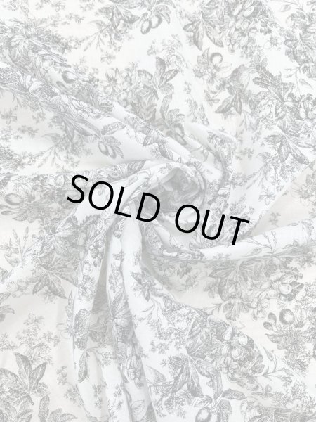 画像7: 生地：綿100％花柄リアルプリント（白地×黒） (7)