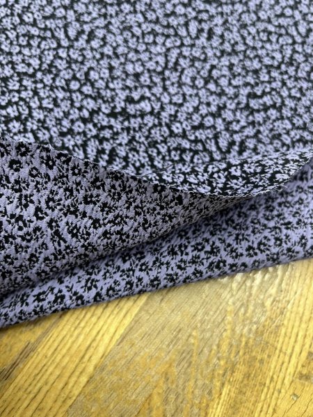 画像3: 生地：ポリエステル小花柄エンボスシャーリング（紺×パープル） (3)