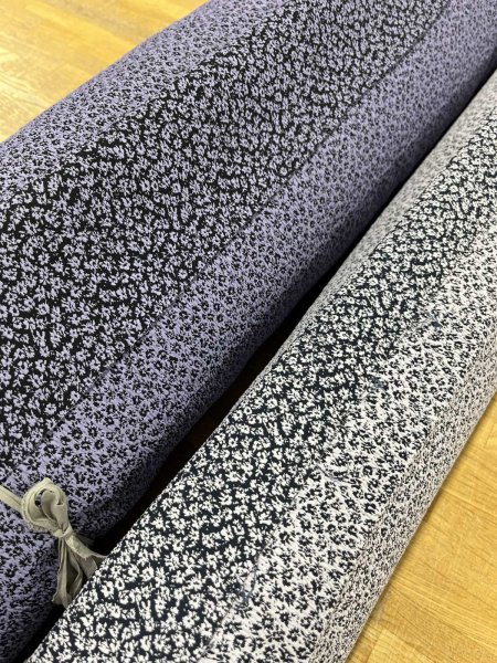 画像7: 生地：ポリエステル小花柄エンボスシャーリング（紺×パープル） (7)