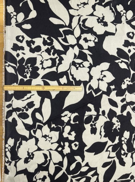 画像2: 生地：ツートンカラーフラワープリント生地（薄ベージュ×こげ茶） (2)