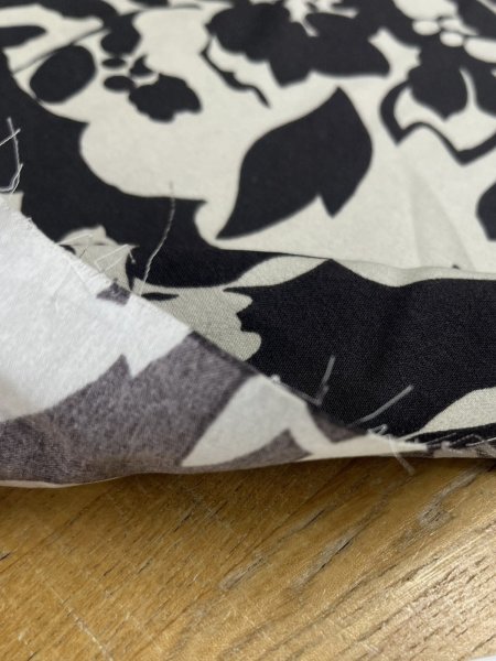 画像5: 生地：ツートンカラーフラワープリント生地（薄ベージュ×こげ茶） (5)