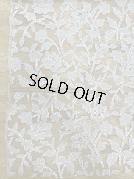 画像1: 生地：オーガンジー花柄刺繍レース（ベージュ） (1)