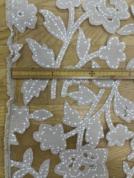 画像2: 生地：オーガンジー花柄刺繍レース（ベージュ） (2)