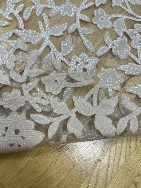 画像3: 生地：オーガンジー花柄刺繍レース（ベージュ） (3)