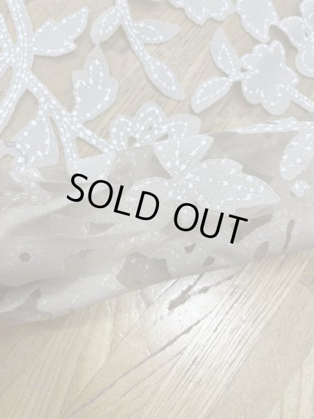 画像4: 生地：オーガンジー花柄刺繍レース（ベージュ） (4)