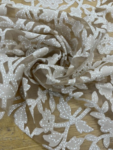 画像6: 生地：オーガンジー花柄刺繍レース（ベージュ） (6)