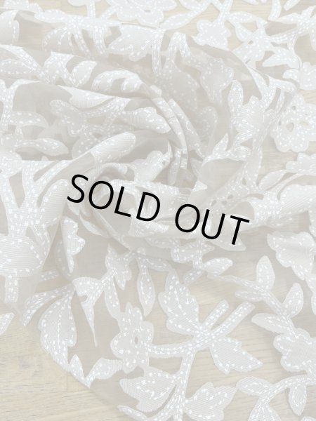 画像6: 生地：オーガンジー花柄刺繍レース（ベージュ） (6)