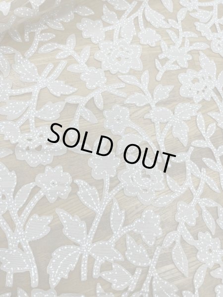 画像7: 生地：オーガンジー花柄刺繍レース（ベージュ） (7)