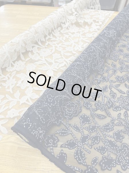 画像8: 生地：オーガンジー花柄刺繍レース（ベージュ） (8)