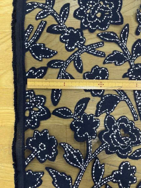 画像2: 生地：オーガンジー花柄刺繍レース（ネイビー） (2)