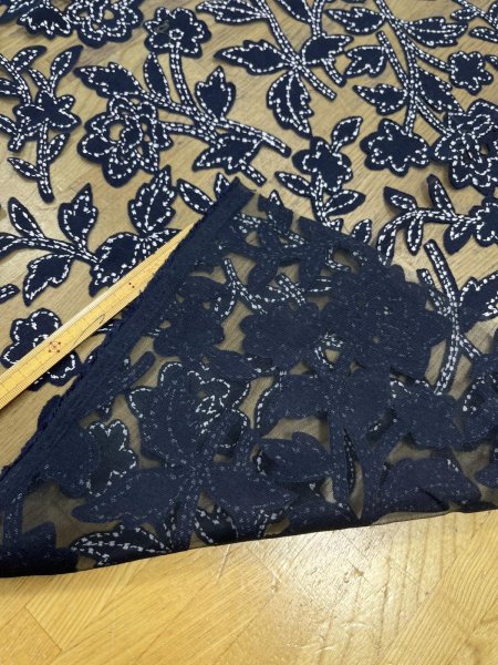 画像3: 生地：オーガンジー花柄刺繍レース（ネイビー） (3)