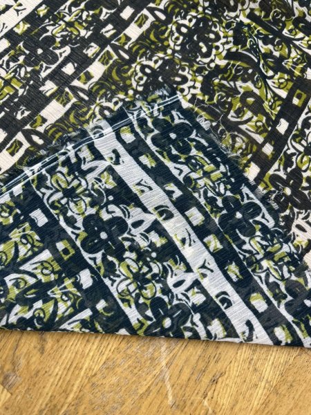 画像4: 生地：ポリエステル 楊柳プリント（キナリ×グリーン・ブラック） (4)