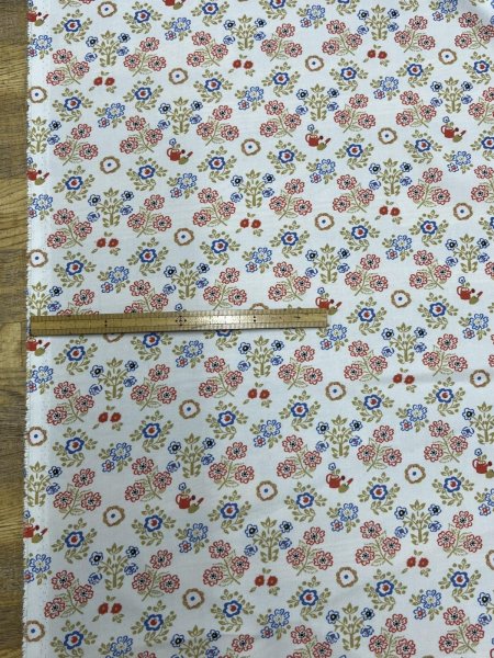 画像2: 生地：ポリエステル100％ レトロフラワー（オフホワイト） (2)