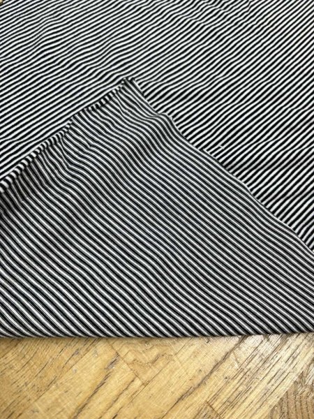 画像4: 生地：ポリエステル100％ ボーダー2WAYストレッチニット（白／黒） (4)