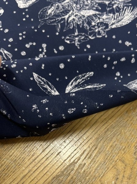 画像5: 生地：ニュービーナス糸ポリエステルデシン花柄（紺／白） (5)