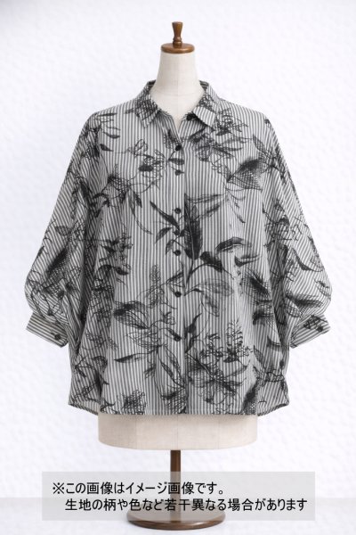 画像1: 生地：綿100％／70ローン 先染めストライプ 花柄プリント（紺×白） (1)