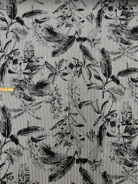 画像4: 生地：綿100％／70ローン 先染めストライプ 花柄プリント（紺×白） (4)