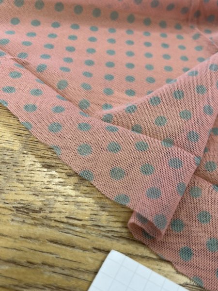 画像8: 生地：ポリエステル 水玉プリントチュール（ピンク×水色） (8)