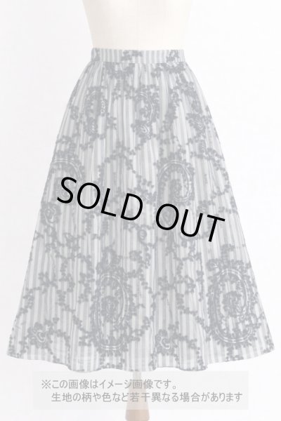 画像1: 生地：綿ポリエステル混 ストライプ刺繍カットジャガード（グレー） (1)