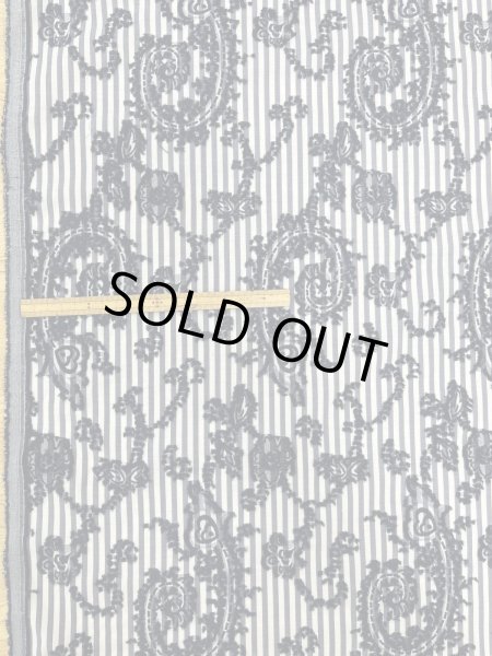 画像2: 生地：綿ポリエステル混 ストライプ刺繍カットジャガード（グレー） (2)