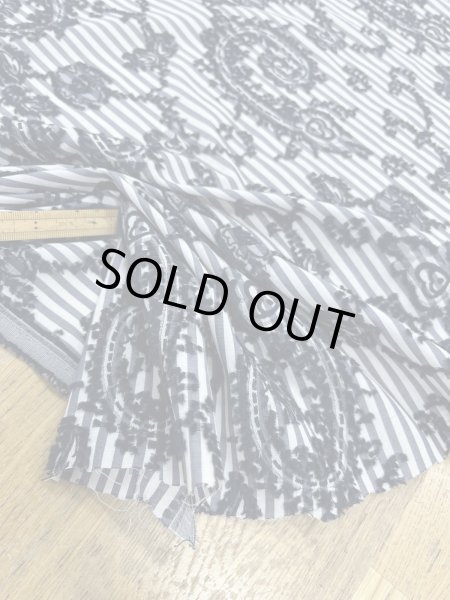 画像7: 生地：綿ポリエステル混 ストライプ刺繍カットジャガード（グレー） (7)