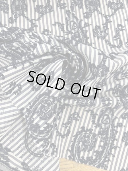 画像8: 生地：綿ポリエステル混 ストライプ刺繍カットジャガード（グレー） (8)