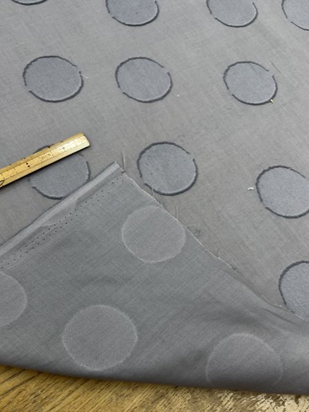 画像4: 生地：綿100％ 水玉カットジャガード（グレー） (4)
