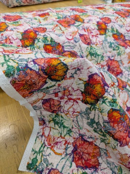 画像6: 生地：綿100％ジャガード フラワープリント（キナリ×赤×オレンジ×緑） (6)