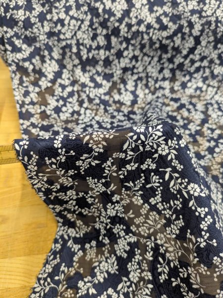 画像5: 生地：ポリエステル100％シフォンカットジャカード（紺×白） (5)