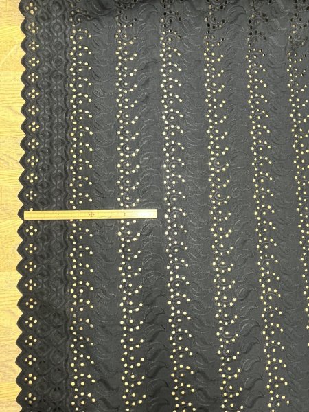画像1: 生地：ポリ綿両耳スカラップ刺繍レース（黒） (1)