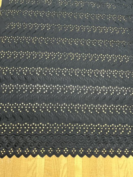 画像9: 生地：ポリ綿両耳スカラップ刺繍レース（黒） (9)
