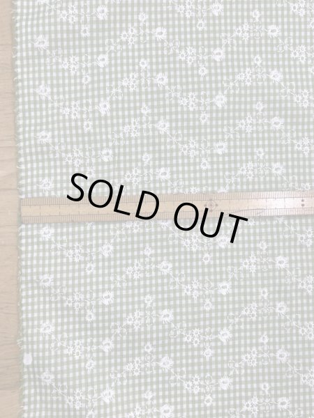 画像3: 生地：綿100％小花柄刺繍風プリント ギンガムチェック（グリーン） (3)