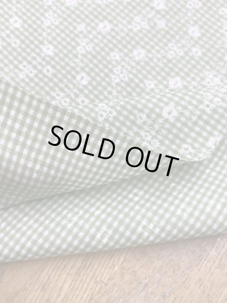 画像5: 生地：綿100％小花柄刺繍風プリント ギンガムチェック（グリーン） (5)