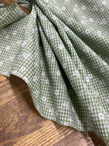 画像6: 生地：綿100％小花柄刺繍風プリント ギンガムチェック（グリーン） (6)