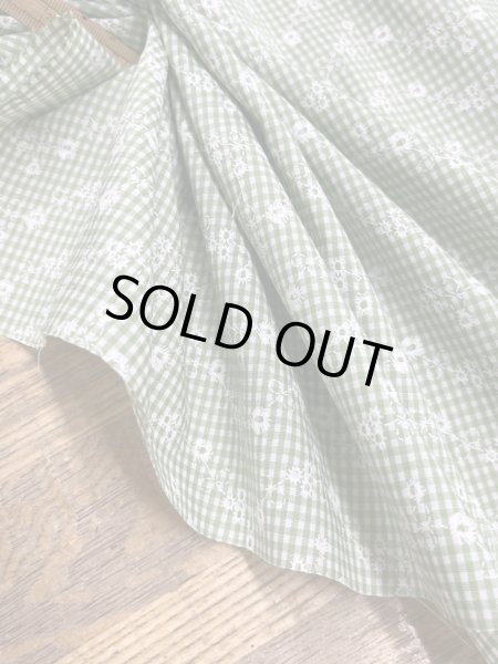 画像6: 生地：綿100％小花柄刺繍風プリント ギンガムチェック（グリーン） (6)