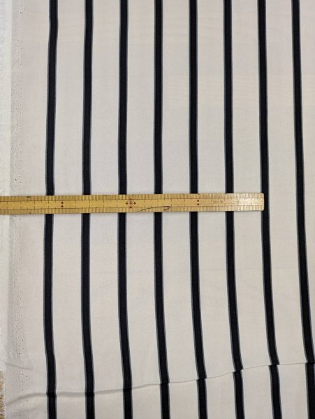 画像3: 生地：ポリエステルデシン ストライプ（オフ白×黒） (3)