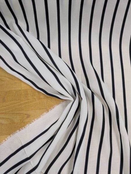 画像6: 生地：ポリエステルデシン ストライプ（オフ白×黒） (6)