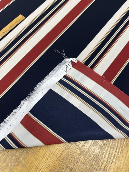 画像4: 生地：ポリエステル100％デシンボーダープリント（エンジ） (4)