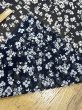 画像4: 生地：ポリエステル100％75dシフォンジョーゼット 花柄プリント（紺） (4)