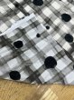 画像4: 生地：綿100％ 80ローンミラクルウェーブプリント（薄いベージュ地×グレー・黒） (4)