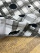 画像5: 生地：綿100％ 80ローンミラクルウェーブプリント（薄いベージュ地×グレー・黒） (5)