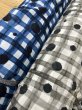 画像8: 生地：綿100％ 80ローンミラクルウェーブプリント（薄いベージュ地×グレー・黒） (8)