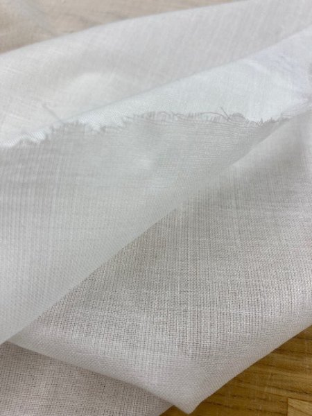 画像2: 洋裁材料:ブラウス用接着芯(白)薄手 (2)